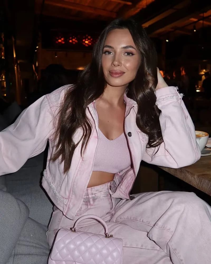 Lara | Besiktas VIP Escort | ISTANBUL ESCORT BAYAN